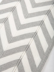 Chevron Strickdecke Graumeliert