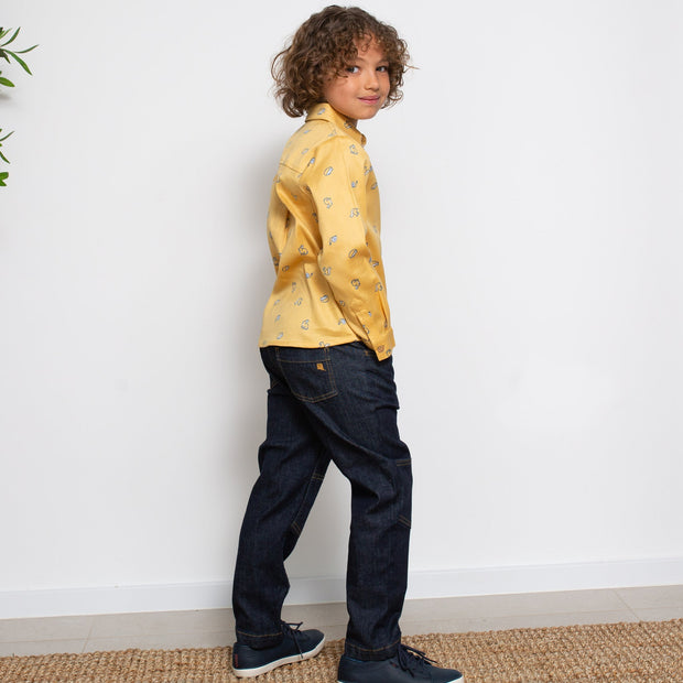 Boy in stretch jeans pull ons